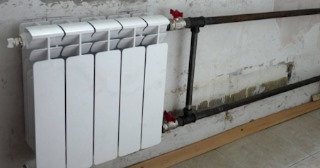 Установка биметаллических радиаторов отопления в квартире в Глазове - от 2038 руб.